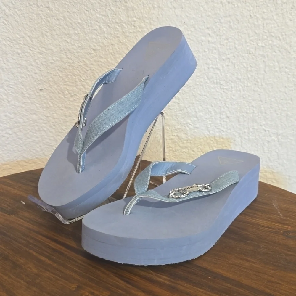 Guess |Light Blue Platform Flip Flops Silver Charm Preppy Denim Strap Sz.6